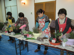 寄せ植え会を開催しました